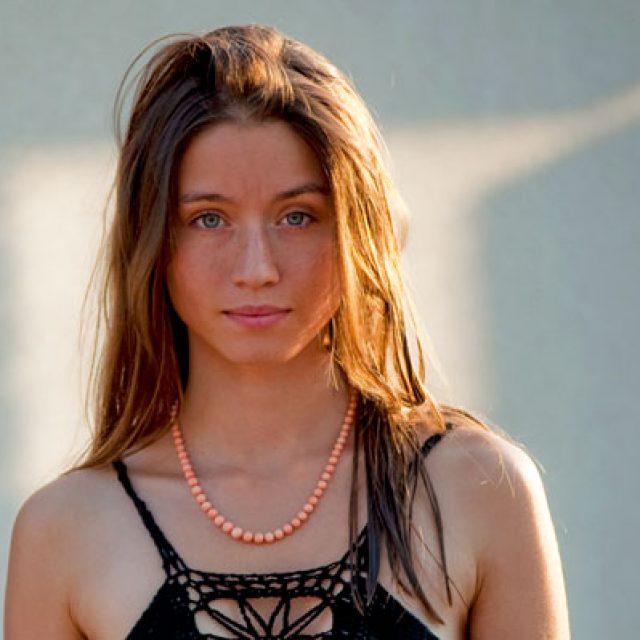 Μαύρο ρόδο : Υπόθεση και Πρωταγωνιστές