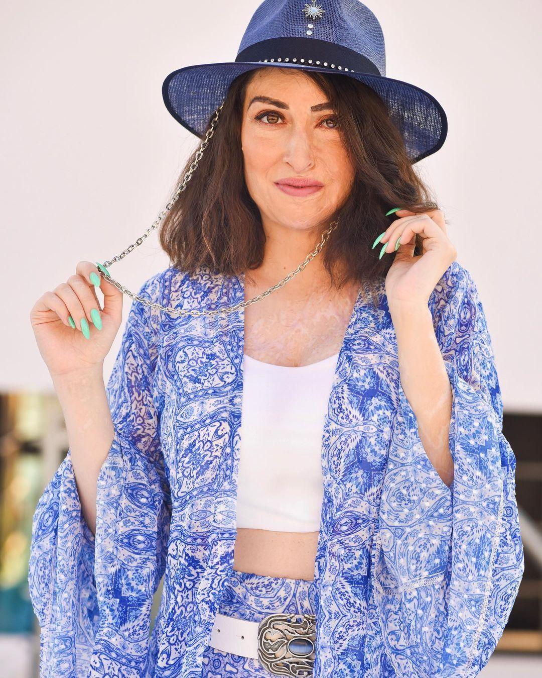 Ιωάννα Παλιοσπύρου: Με μπικίνι και παρεό στην Ίο – Βίντεο