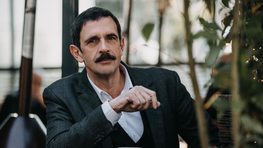 Μαύρο Ρόδο: Η γυναίκα που κλέβει την καρδιά του Γιάννη Κουκουράκη