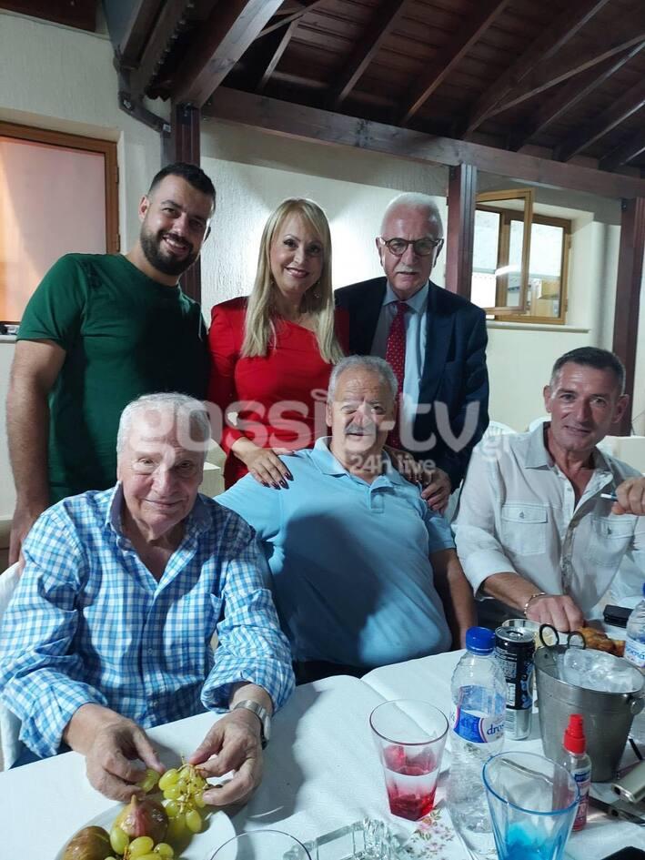 Μαυρίκιος Μαυρικίου: Η μητέρα του ετοίμασε pre wedding δείπνο με τρικούβερτο γλέντι