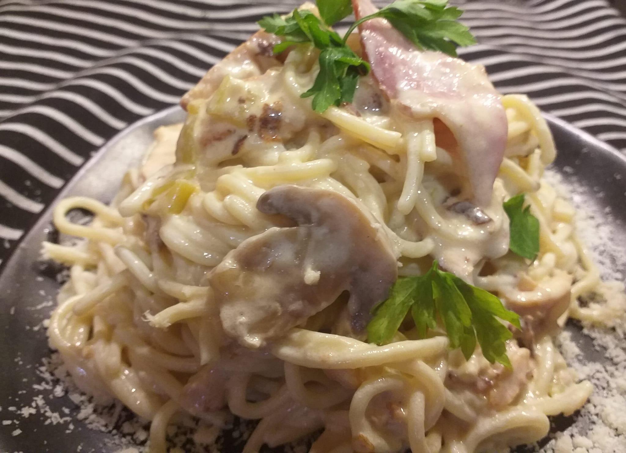 Η -συνταγή -της- Τρίτης- με- Μακαρόνια -Κοτόπουλο- και- Κρέμα- γάλακτος-