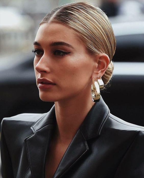 Ballerina bun-τάσεις-στα-μαλλιά-Φθινόπωρο-Χειμώνας-2022 2023-ιδέες- Ballerina bun-τάσεις-στα-μαλλιά-Φθινόπωρο-Χειμώνας-2022 2023-ιδέες-