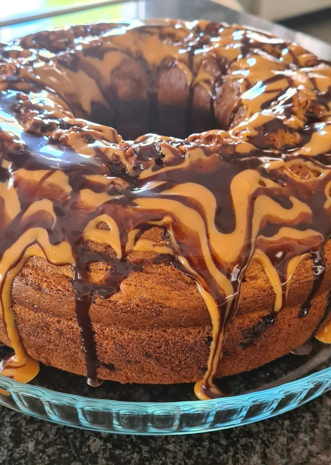 Αφράτο- κέικ- μπανάνας- με -καραμέλα- Αφράτο- κέικ- μπανάνας- με -καραμέλα-