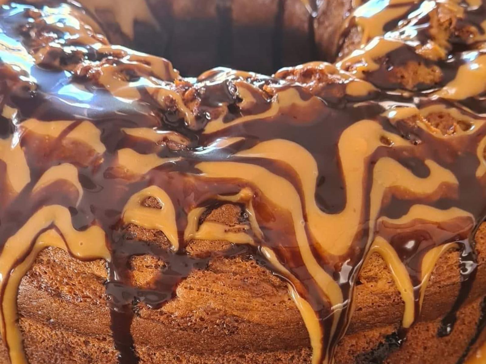 Αφράτο- κέικ- μπανάνας- με -καραμέλα- Αφράτο- κέικ- μπανάνας- με -καραμέλα-