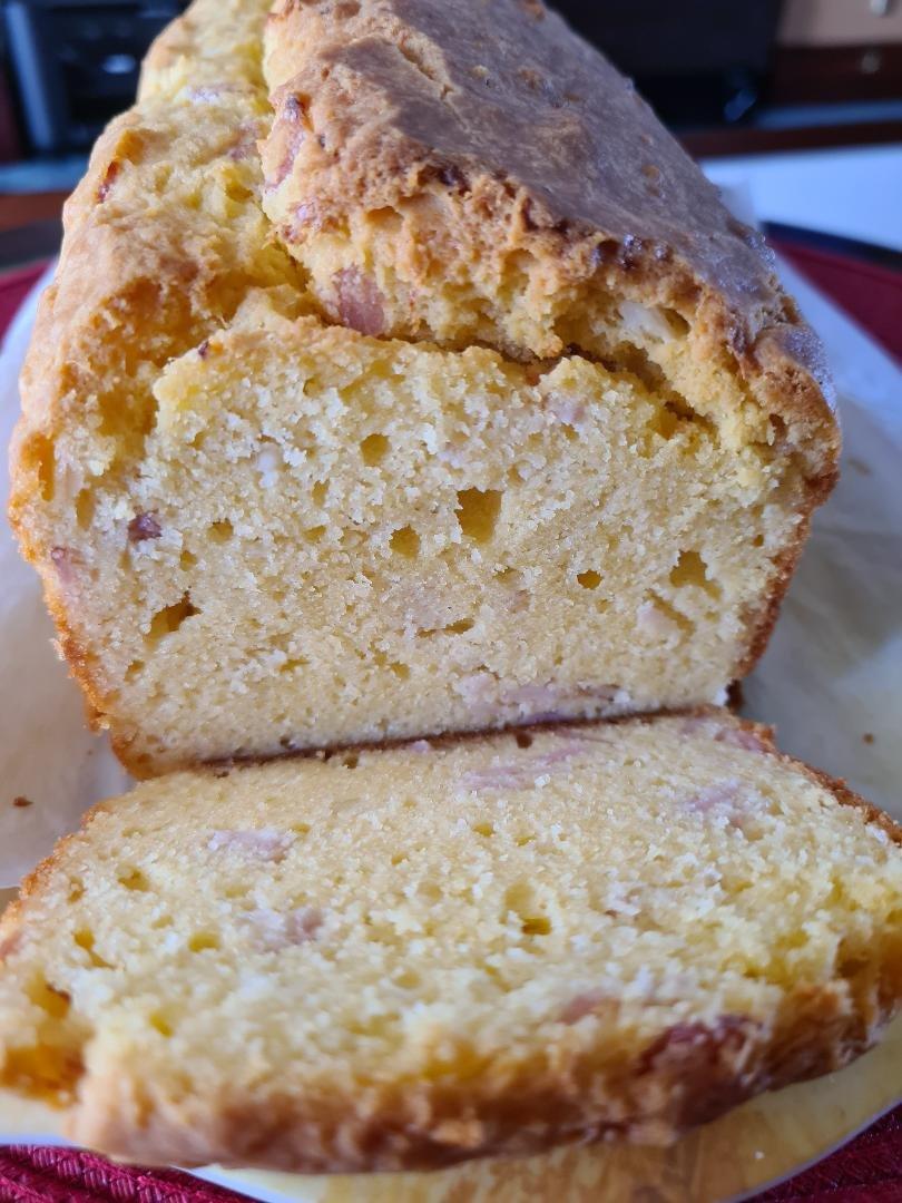 Αλμυρό- κέικ- με- αλεύρι- καλαμποκιού- και- φέτα-