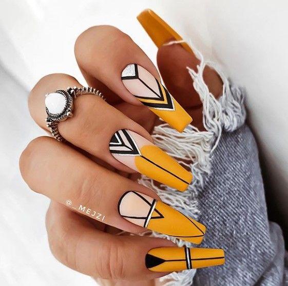 Abstract nail art-στα-νύχια-τάσεις-Φθινόπωρο-Χειμώνας 2022 2023- Abstract nail art-στα-νύχια-τάσεις-Φθινόπωρο-Χειμώνας 2022 2023-