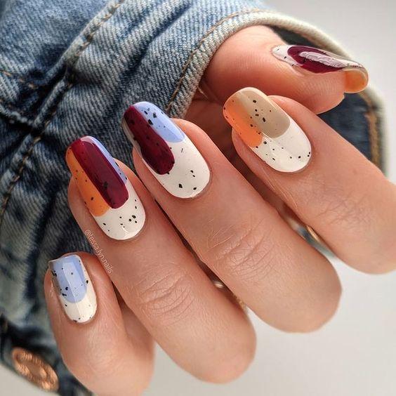 Abstract nail art-στα-νύχια-τάσεις-Φθινόπωρο-Χειμώνας 2022 2023- Abstract nail art-στα-νύχια-τάσεις-Φθινόπωρο-Χειμώνας 2022 2023-