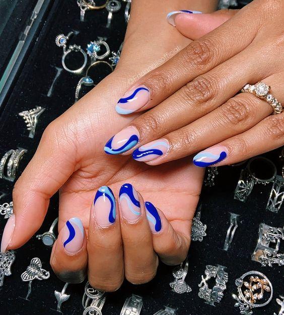 κύματα-σε-μπλε-αποχρώσεις-στα-νύχια-τάσεις-Φθινόπωρο-Χειμώνας 2022 2023- κύματα-σε-μπλε-αποχρώσεις-στα-νύχια-τάσεις-Φθινόπωρο-Χειμώνας 2022 2023-