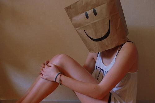 για-τις-γυναίκες-που-κρύβουν-τα-ζόρια-τους-