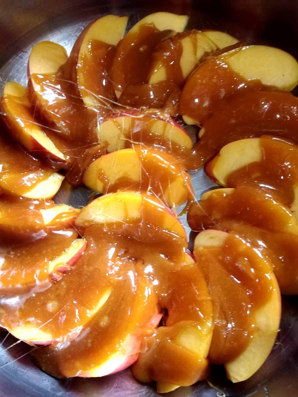 κέικ-με-καραμελωμένα-νεκταρίνια-συνταγή-