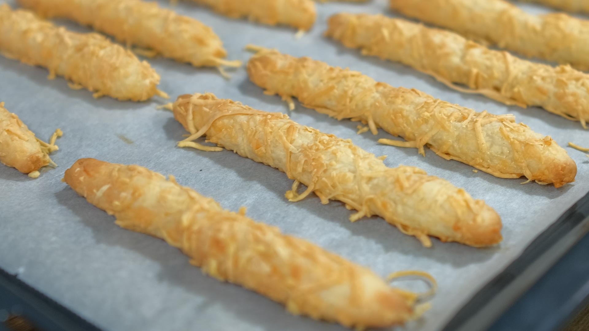 συνταγή-για-κριτσίνια τυριού-από-τον-Παναγιώτη Παπαδάκη-