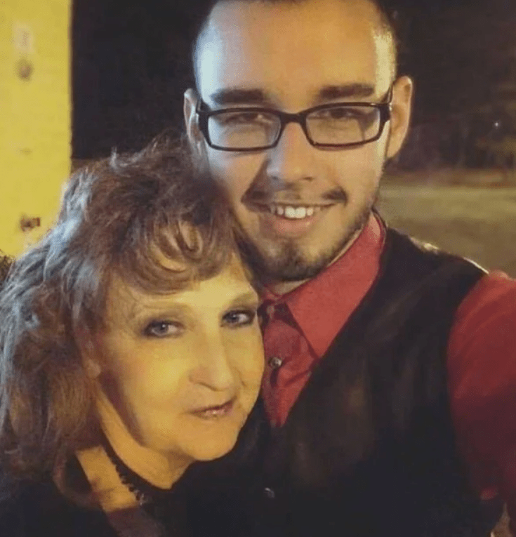 72χρονη-ερωτεύτηκε-19χρονο-στην-κηδεία-του-γιου-της-