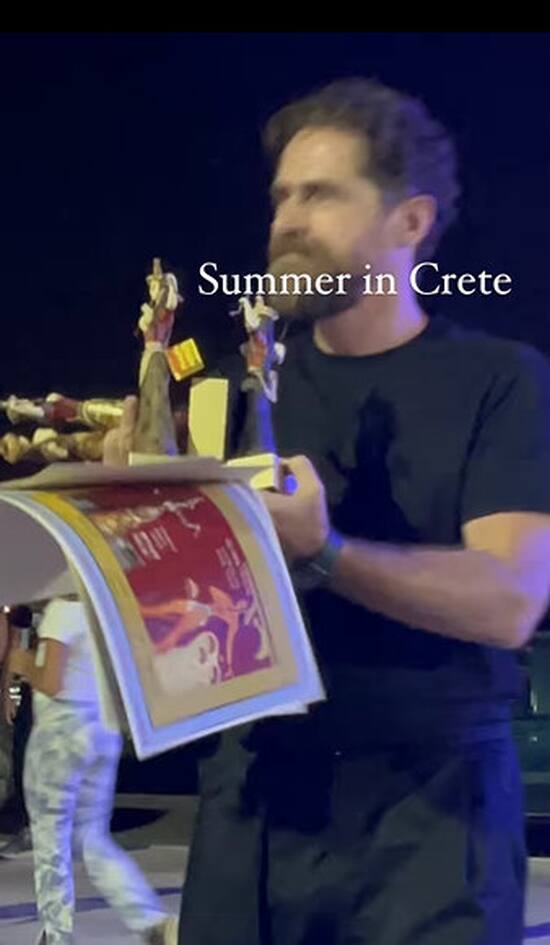 Δημήτρης Λάλος – Έλενα Μαυρίδου: Ο Μαθιός του Σασμού και η γυναίκα του σε ονειρεμένες διακοπές στην Κρήτη – Εικόνες