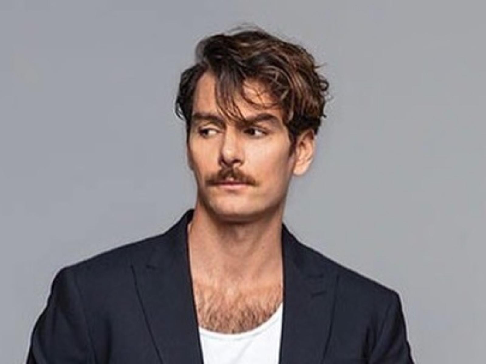 Μαύρο Ρόδο: Ο άνδρας της νύχτας βρίσκει τον έρωτα του