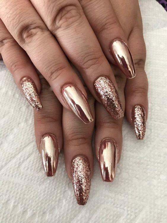Bronze nails: Τα φθινοπωρινά νύχια με τόνους λάμψης