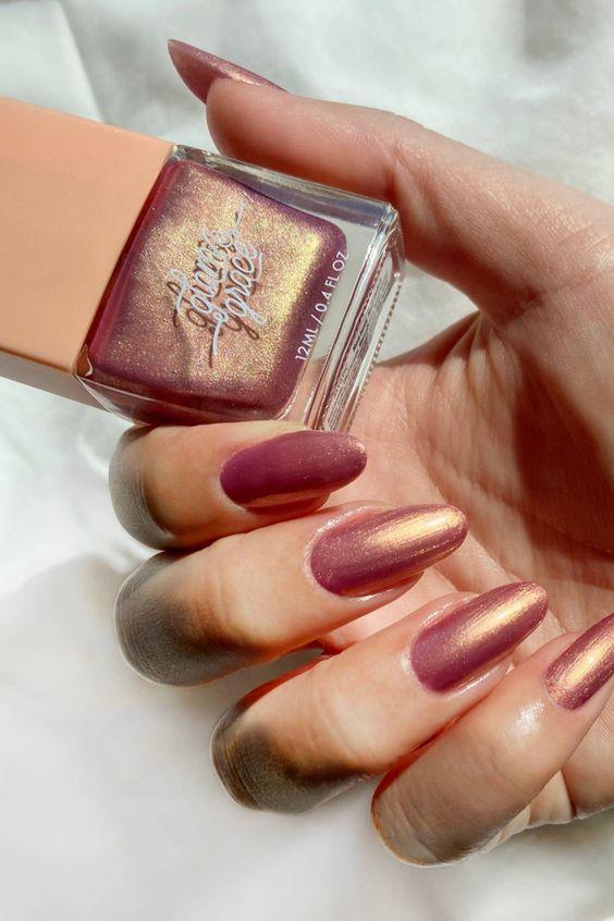 ροζ νύχια-με-bronze-απόχρωση-ιδέες-