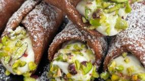 Cannoli: Τα ιταλικά γλυκάκια που θα λατρέψετε