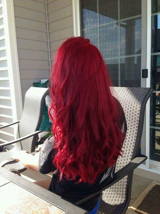 φλογερά κόκκινα-μαλλιά-το-Φθινόπωρο-Χειμώνας-2022-2023-τάσεις-