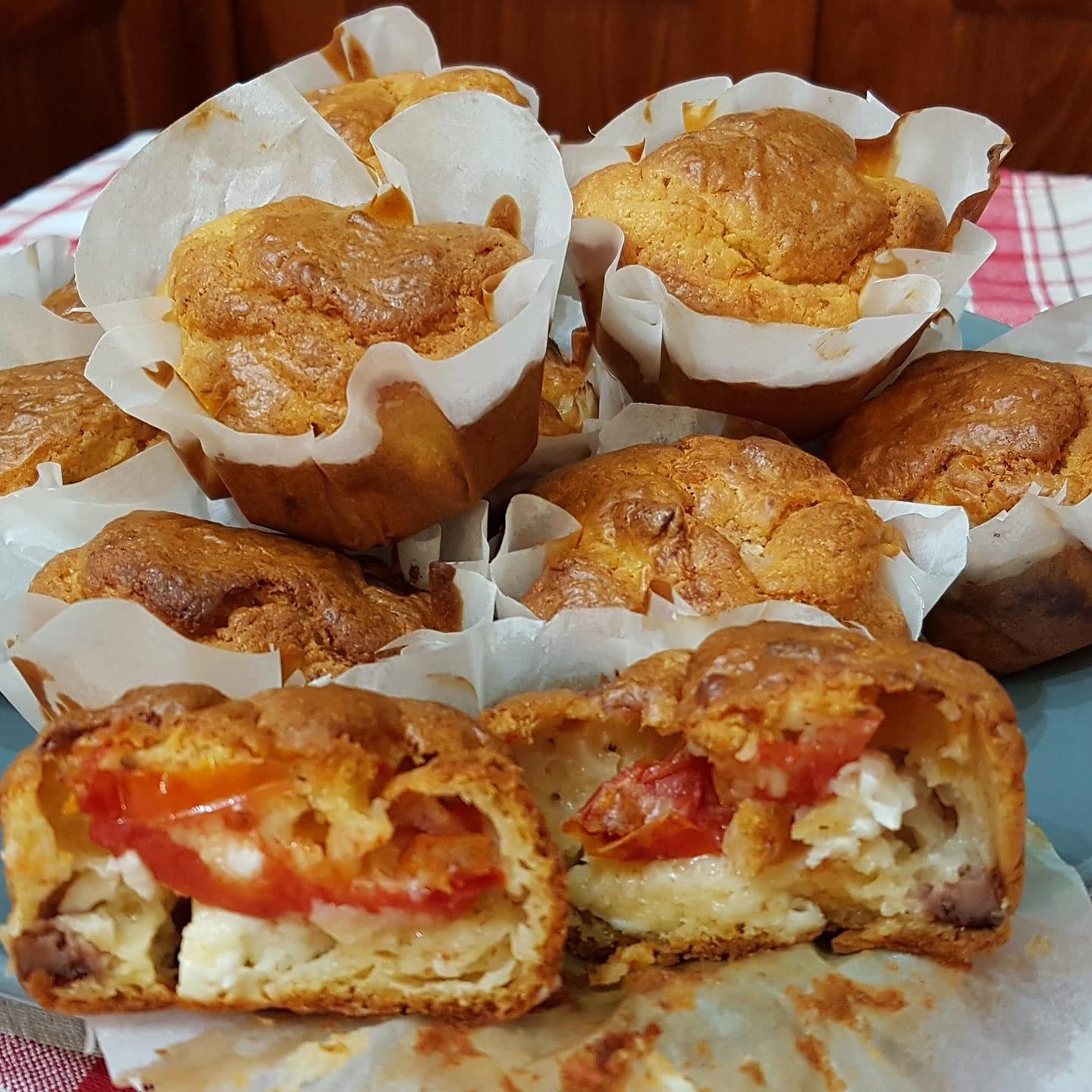 Συνταγές-για-σχολείο-Αλμυρά-muffins-με-ντομάτα-και-φέτα
