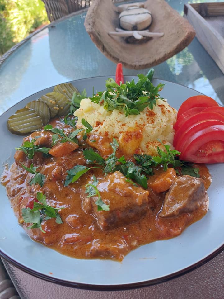 συνταγή-για-μοσχάρι γκουλάς-