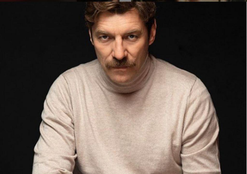 Αυτή η Νύχτα Μένει: Ο σκληρός δήμαρχος έρχεται αντιμέτωπος με τον Βασίλη Μπισμπίκη