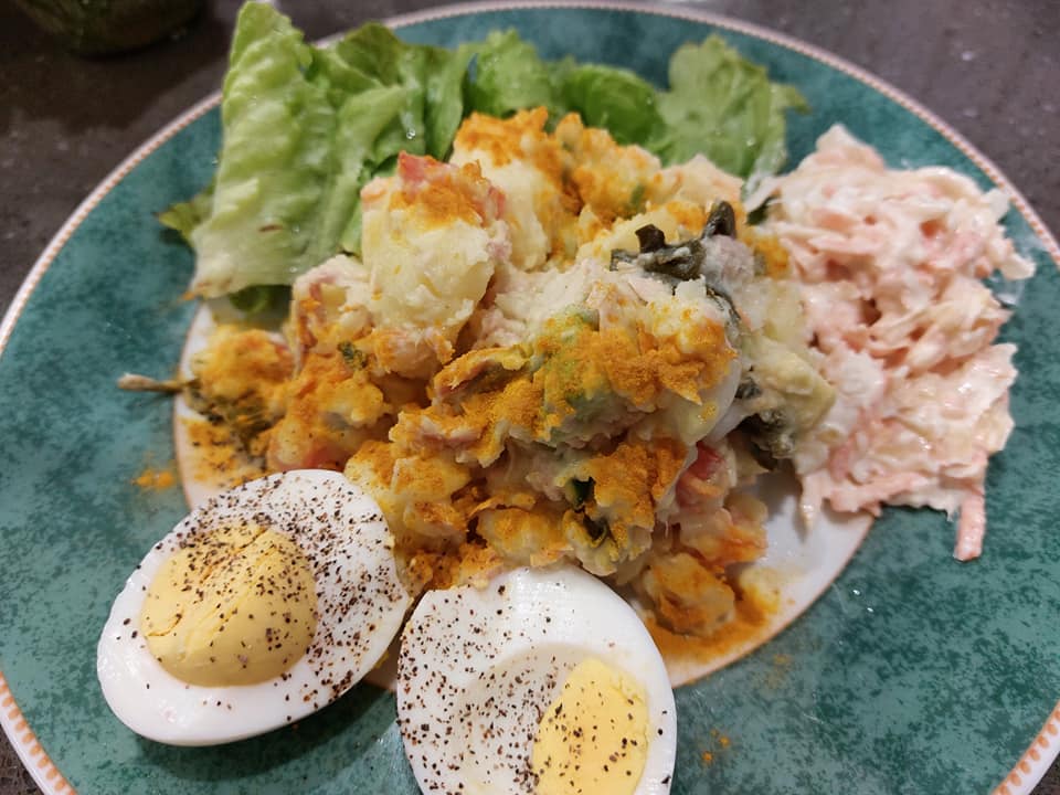 συνταγή-για-πατατοσαλάτα-με-σώς γιαουρτιού-