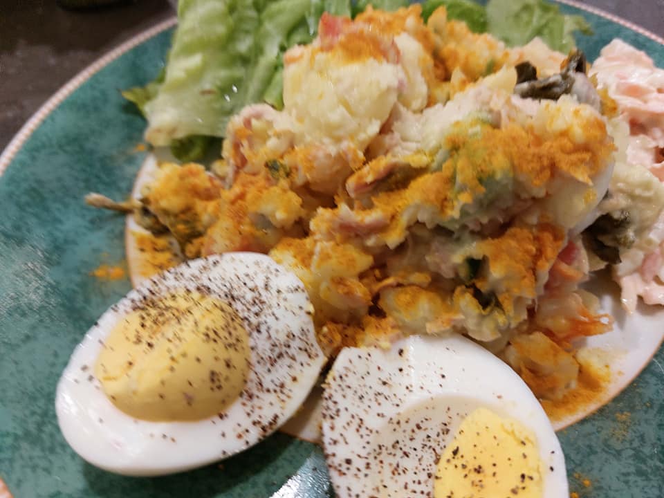 συνταγή-για-πατατοσαλάτα-με-σώς γιαουρτιού-