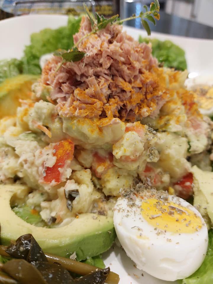 συνταγή-για-πατατοσαλάτα-με-σώς γιαουρτιού-