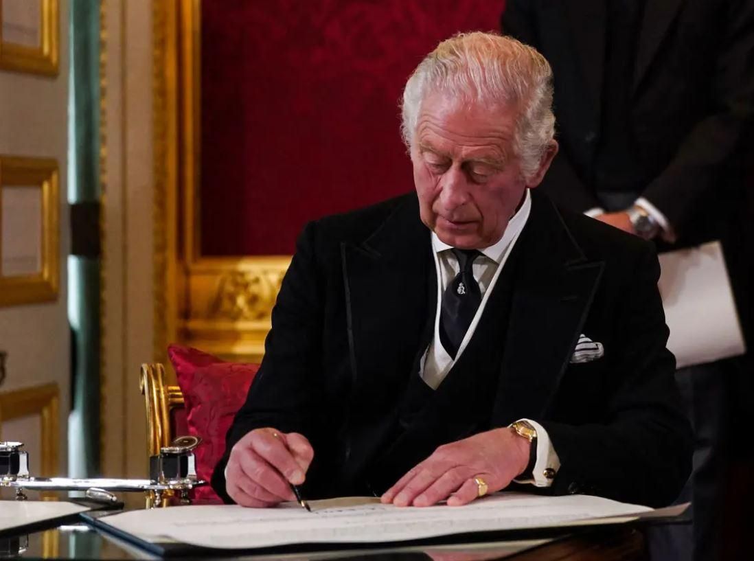 Νοστράδαμος: Αυτό θα είναι το τέλος του βασιλιά Καρόλου – Δεν θα προλάβει να καθίσει στον θρόνο