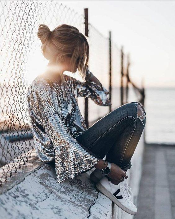 μπλούζα-με-γκλίτερ-και-τζιν παντελόνι-ιδέες-