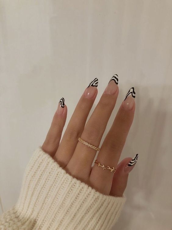 γαλλικό μανικιούρ-σε-animal print-ιδέες-τάσεις 2023-