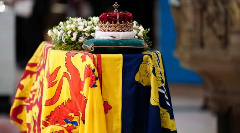 Βασίλισσα Ελισάβετ: Πως διατηρείται τόσες ημέρες η σορός της; Φήμες για άδειο φέρετρο