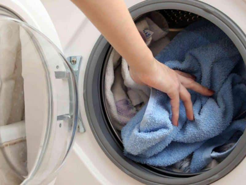 Πως να πλύνετε και να μοσχοβολήσετε τα παπλώματα και τις κουβέρτες