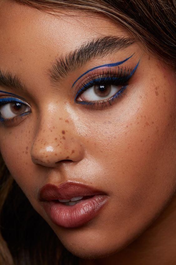 διπλή γραμμή-στο-eye liner-τάσεις-στο-μακιγιάζ-Φθινόπωρο-Χειμώνας 2022-2023-ιδέες- διπλή γραμμή-στο-eye liner-τάσεις-στο-μακιγιάζ-Φθινόπωρο-Χειμώνας 2022-2023-ιδέες-