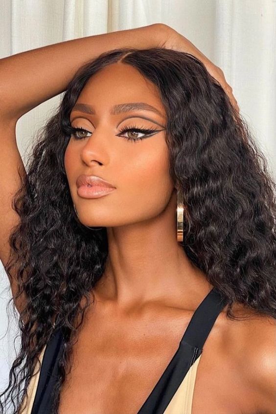 διπλή γραμμή-στο-eye liner-τάσεις-στο-μακιγιάζ-Φθινόπωρο-Χειμώνας 2022-2023-ιδέες- διπλή γραμμή-στο-eye liner-τάσεις-στο-μακιγιάζ-Φθινόπωρο-Χειμώνας 2022-2023-ιδέες-