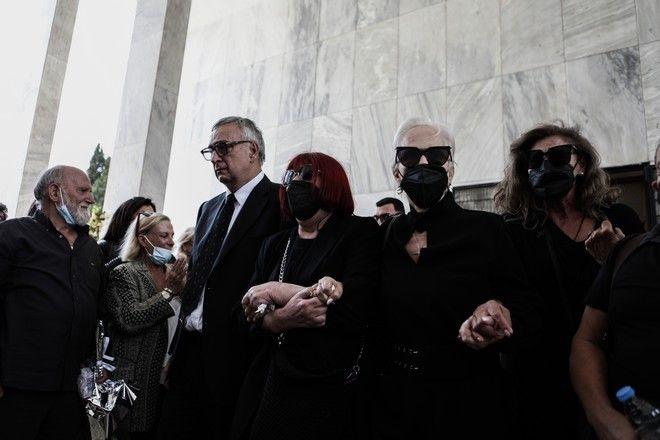 Μάρθα Καραγιάννη: Συγκίνηση στο τελευταίο αντίο – Οι στάχτες της στη θάλασσα μετά την αποτέφρωση