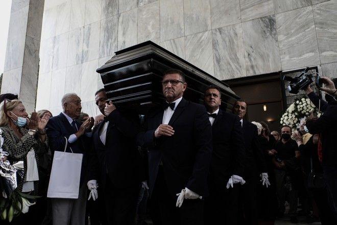 Μάρθα Καραγιάννη: Συγκίνηση στο τελευταίο αντίο – Οι στάχτες της στη θάλασσα μετά την αποτέφρωση