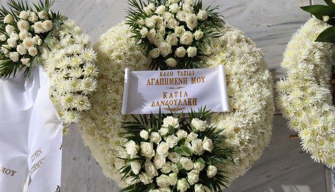 Μάρθα Καραγιάννη: Συγκίνηση στο τελευταίο αντίο – Οι στάχτες της στη θάλασσα μετά την αποτέφρωση