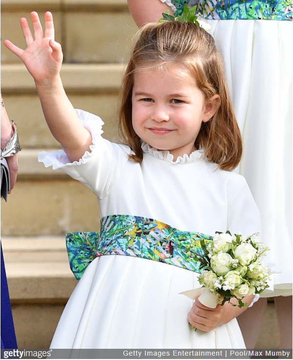 10-φωτογραφίες-που-δείχνουν-ότι-η-βασιλίσσα Ελισάβετ-μοιάζει-με-την-πριγκίπισσα Σάρλοτ-