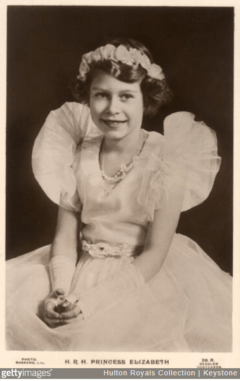 10-φωτογραφίες-που-δείχνουν-ότι-η-βασιλίσσα Ελισάβετ-μοιάζει-με-την-πριγκίπισσα Σάρλοτ-