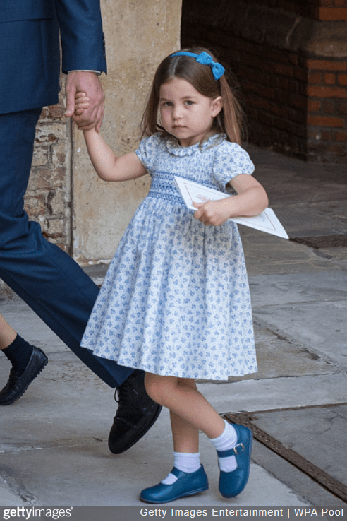 10-φωτογραφίες-που-δείχνουν-ότι-η-βασιλίσσα Ελισάβετ-μοιάζει-με-την-πριγκίπισσα Σάρλοτ-