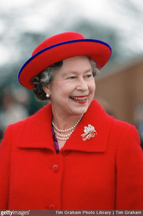 10-φωτογραφίες-που-δείχνουν-ότι-η-βασιλίσσα Ελισάβετ-μοιάζει-με-την-πριγκίπισσα Σάρλοτ-