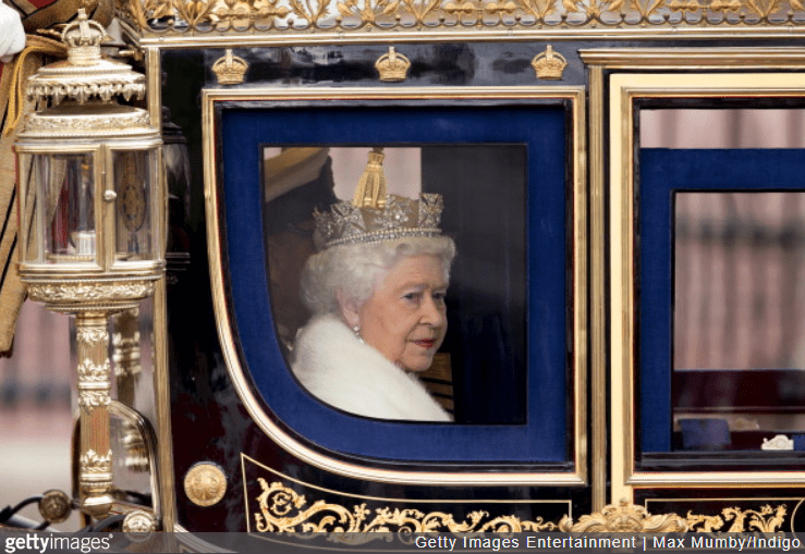 10-φωτογραφίες-που-δείχνουν-ότι-η-βασιλίσσα Ελισάβετ-μοιάζει-με-την-πριγκίπισσα Σάρλοτ-