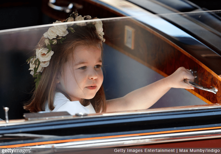 10-φωτογραφίες-που-δείχνουν-ότι-η-βασιλίσσα Ελισάβετ-μοιάζει-με-την-πριγκίπισσα Σάρλοτ-