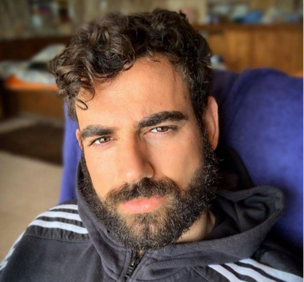 Μαύρο Ρόδο – Νίκος Πολυδερόπουλος : Ο ρόλος ενός ατόμου με αναπηρία έφερε αναμνήσεις από το τροχαίο του που τον καθήλωσε σε καροτσάκι