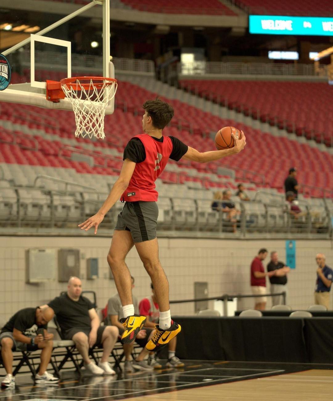 Πέτζα Στογιάκοβιτς – Αλέκα Καμηλά : Αυτός είναι ο κούκλος 18χρονος γιος τους