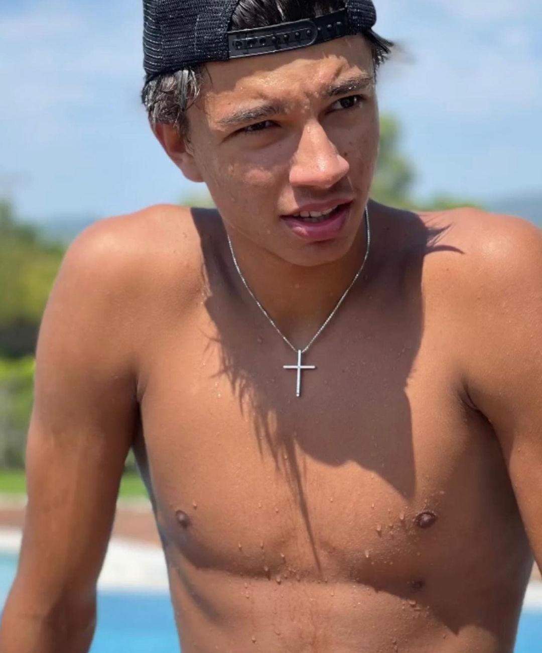 Πέτζα Στογιάκοβιτς – Αλέκα Καμηλά : Αυτός είναι ο κούκλος 18χρονος γιος τους