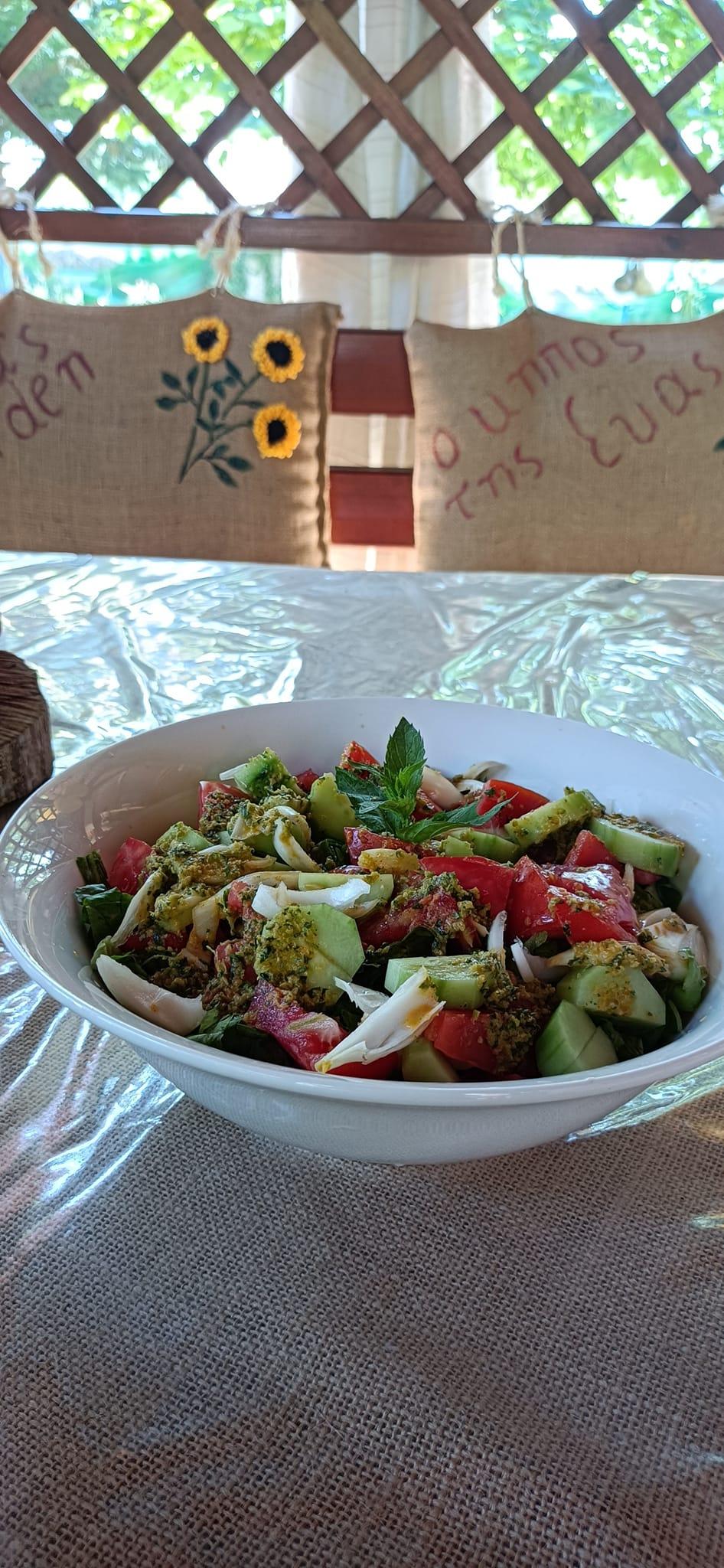 χωριάτικη σαλάτα-με-ντρέσινγκ- χωριάτικη σαλάτα-με-ντρέσινγκ-