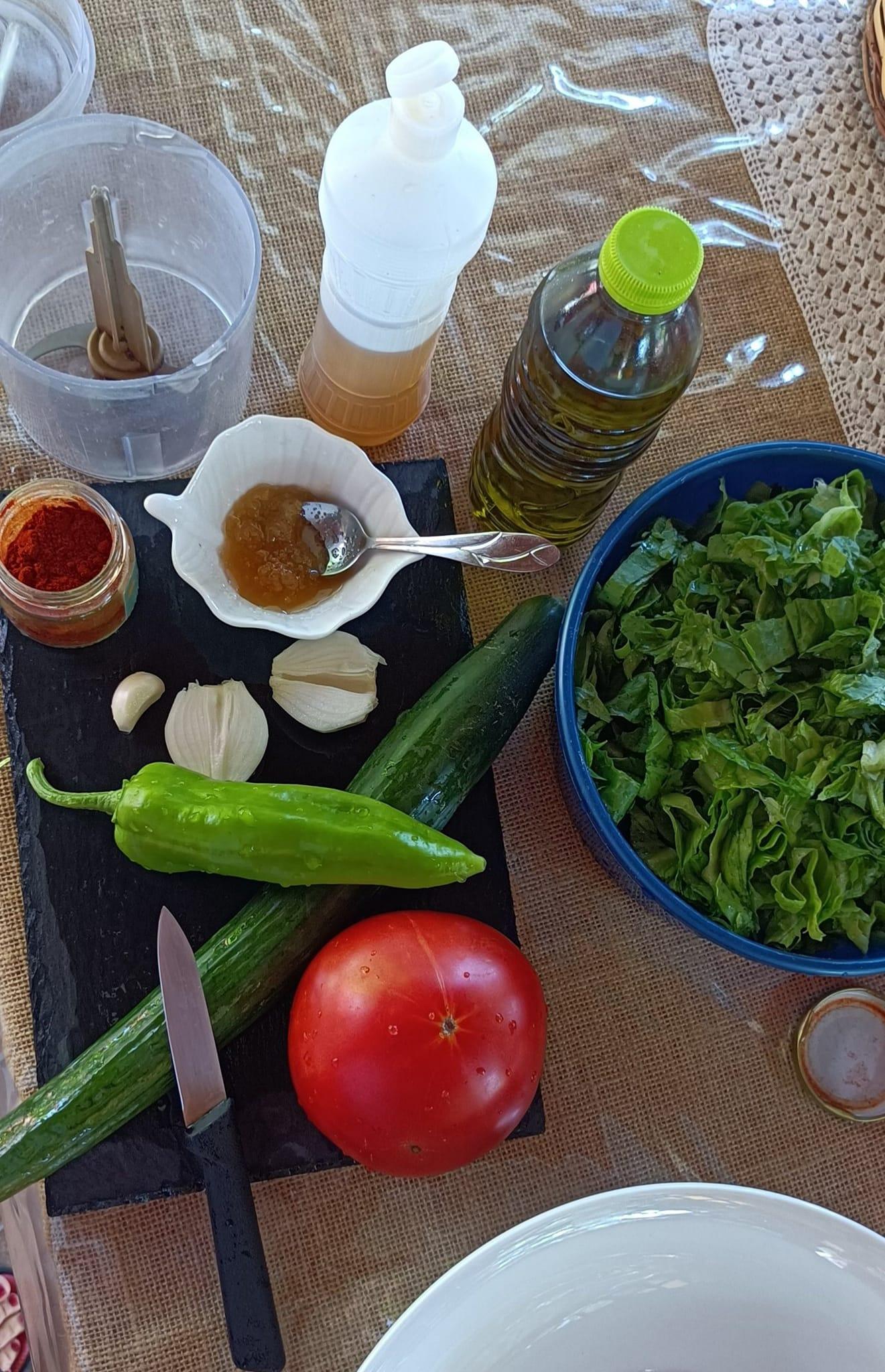 χωριάτικη σαλάτα-με-ντρέσινγκ- χωριάτικη σαλάτα-με-ντρέσινγκ-