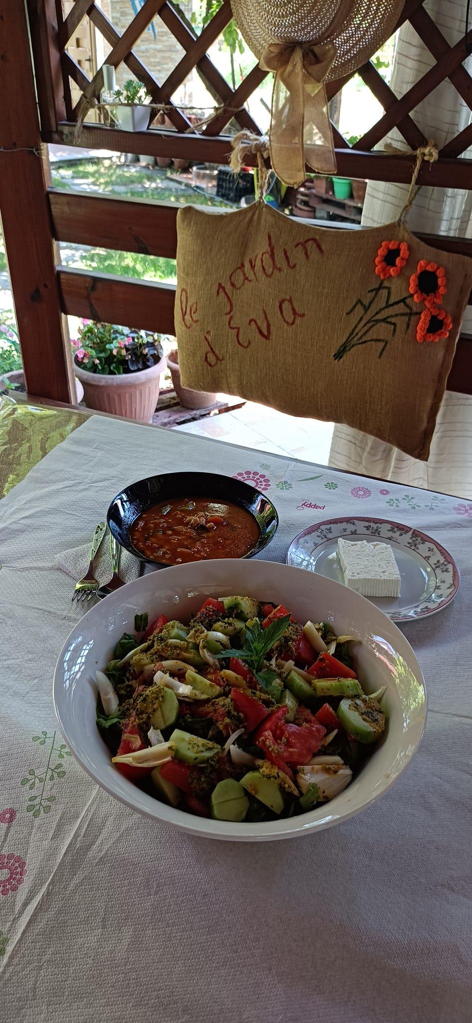 χωριάτικη σαλάτα-με-ντρέσινγκ- χωριάτικη σαλάτα-με-ντρέσινγκ-